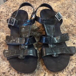 VIONIC Glenda Black Strappy Velcro Adjustable Sandals WOMENS 9